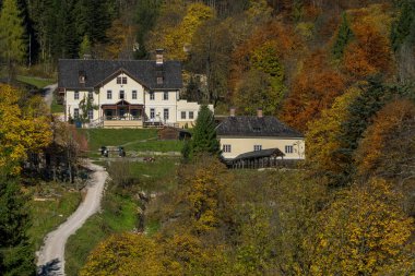 Gmunden bölge içinde Avusturya Devlet Yukarı Avusturya küçük bir köyde Hallstatt.