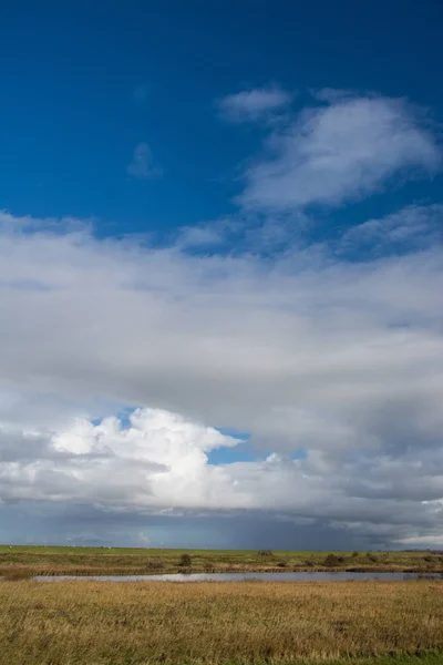 Dike a Greetsiel, Bassa Sassonia, Germania — Foto Stock