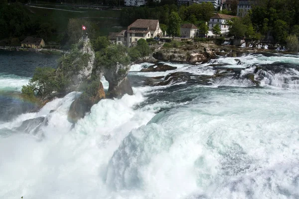 Schaffhausenin Reinin putoukset, Sveitsi — kuvapankkivalokuva