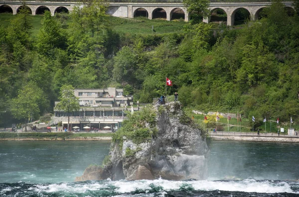 Istana Laufen di Air Terjun Rhine Schaffhausen, Swiss — Stok Foto