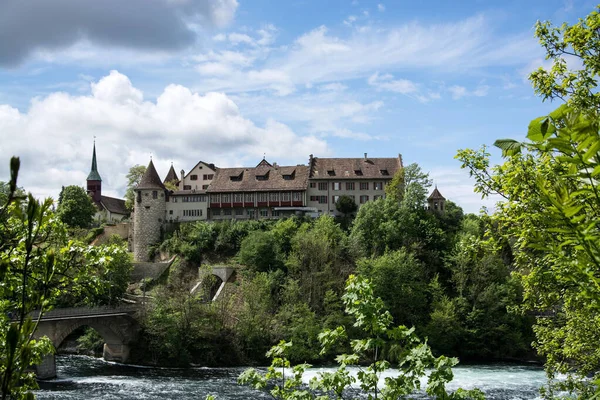 Laufen kastély a Rajna vízesés Schaffhausen, Svájc — Stock Fotó