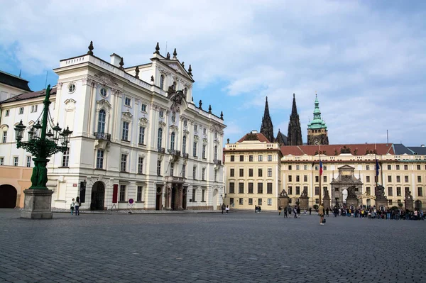 Istana Uskup Agung di Alun-Alun Hradschin, Praha, Republik Ceko Stok Foto