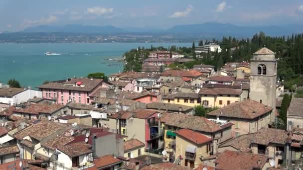 Sirmione Una Ciudad Provincia Brescia Lombardía Tiene Centro Histórico Que — Vídeo de stock