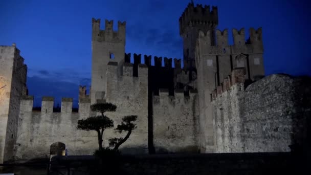 Castillo Scaligero Construido 1259 Raro Ejemplo Fortificación Portuaria Medieval Que — Vídeo de stock