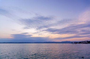 İtalya 'nın Lombardiya bölgesindeki Garda Gölü İtalya' nın en büyük gölüdür..