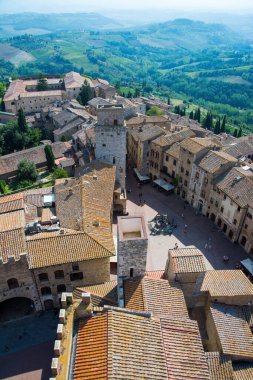 San Gimignano İtalya 'nın Toskana eyaletinin Siena eyaletine bağlı küçük bir ortaçağ kasabasıdır. Güzel Kuleler Kasabası olarak bilinen San Gimignano, ortaçağ mimarisi ile ünlüdür.,