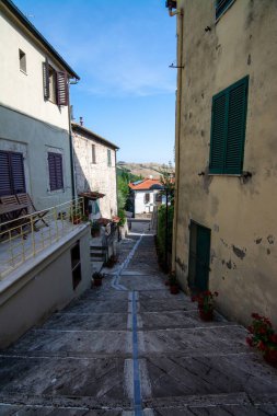 Bagni San Filippo, İtalya 'nın Siena eyaletinde yer alan bir şehirdir. Beyaz beton ve şelaleleri oluşturan küçük bir kaplıca..