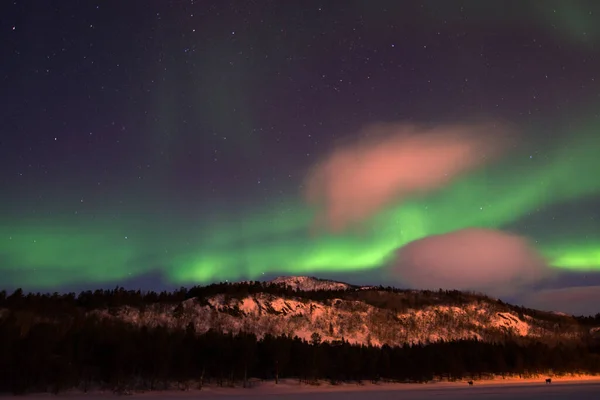 北极光 Aurora Borealis 有时被称为北极光或北极光 是地球天空中的一种自然光 主要出现在高纬度地区 — 图库照片