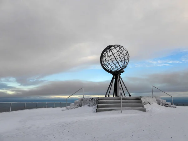 ノースケープ North Cape ノルウェー北部のマジェロヤ島の北海岸にある岬である 岬はノルウェーのトロムフィンマルク県のノルトカップ市にある — ストック写真
