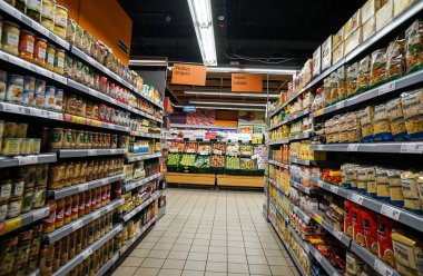 Bakkal süpermarket bölümünde