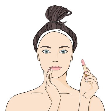 Kadın dudaklarını beyaz bir arka planda rujla boyuyor..