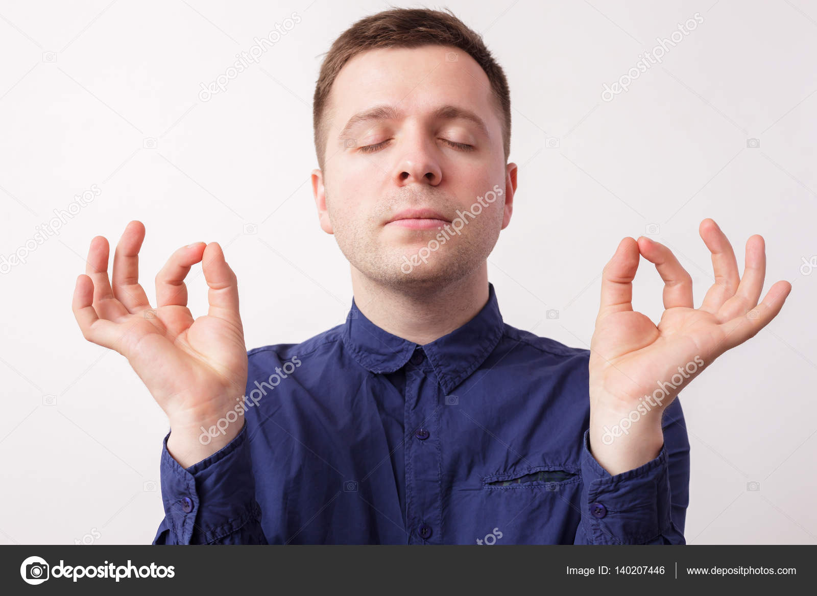 Человек пытается успокоиться. Стресс. Как морально успокоиться. Невроз у женщин. Девушка в стрессе.