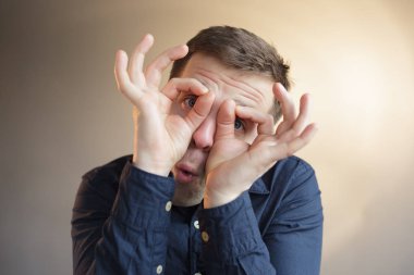 Beyaz adam yapması komik yüzler