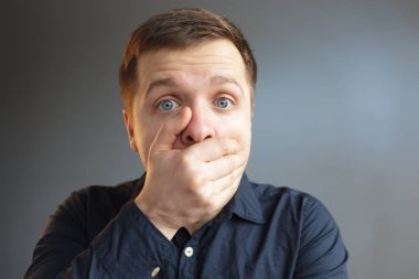 Dikkatli bir şekilde gizli tutmak