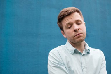 Üzgün bir adamın portresi