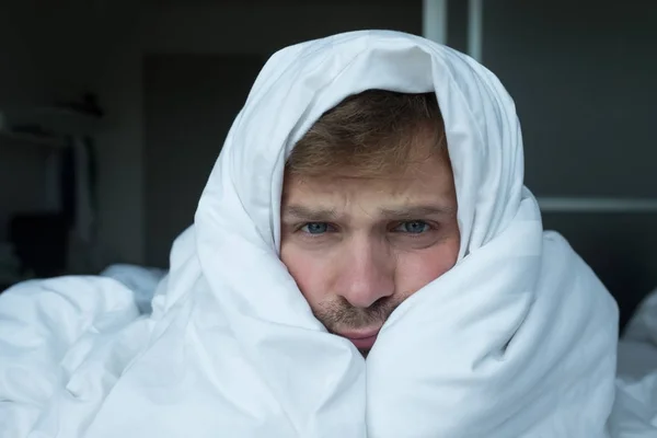 Крупним планом портрет білоруського чоловіка з безсонням . — стокове фото