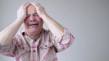 Kıdemli İspanyol adam hayatındaki sorunlarla kafayı bozmuş..