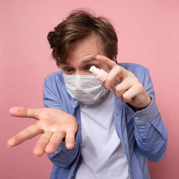 Protección Desinfección Por Coronavirus Concepto Toc Caucásico Hombre Máscara Médica —  Fotos de Stock