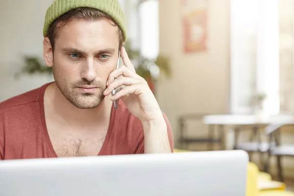 male freelancer earning money online