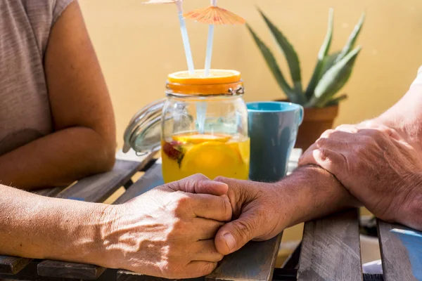 Hand Hand Senior Couple Table Fruit Cocktail Love Forever Together — Stock Photo, Image