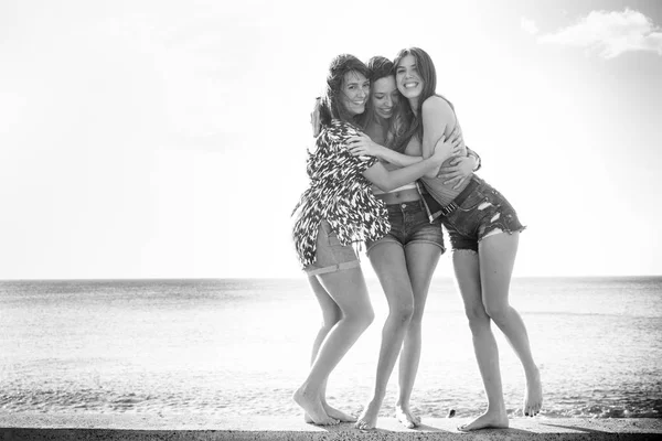 Group Years Old Girls Hug Laugh Together Friendswhip Teamwork Sunny — Stock Photo, Image