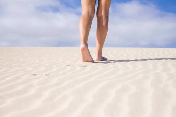 Vacation Nude Naturism Concept Legs Feet Walking Soft Sand Blue — Stock Photo, Image