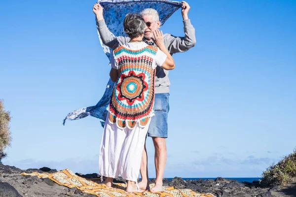 Man Vrouw Senior Volwassen Mensen Zoetheid Zorgeloos Oceaan Kust Vakantie — Stockfoto