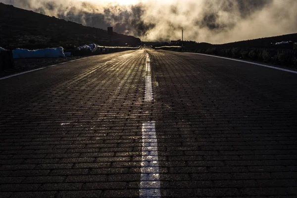 Asphalte Lignes Blanches Pour Aller Enfer Scène Dramatique Peur Horreur — Photo