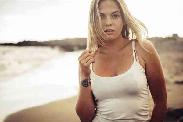 Blonde Long Hair Beautiful Girl Look You Walking Coastline Beach — Stock Photo, Image