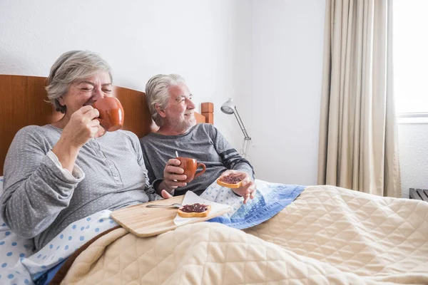 Adult People Aged Couple Having Fun Laughing Smiling Bed Home — Stock Photo, Image