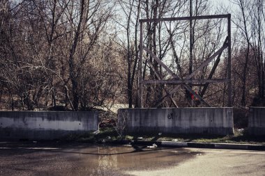 kimse terk edilmiş yer. Retro karanlık korku filtre ve kavram. zombi film tarzı korkunç sahne için.
