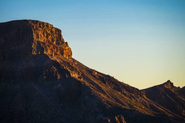Vulkan el teide Tenerife kırmızı kayalar ve mavi gökyüzü manzara. senin yürüyüş zevk için sessiz ve rahat bir yer zaman boş zaman etkinliği