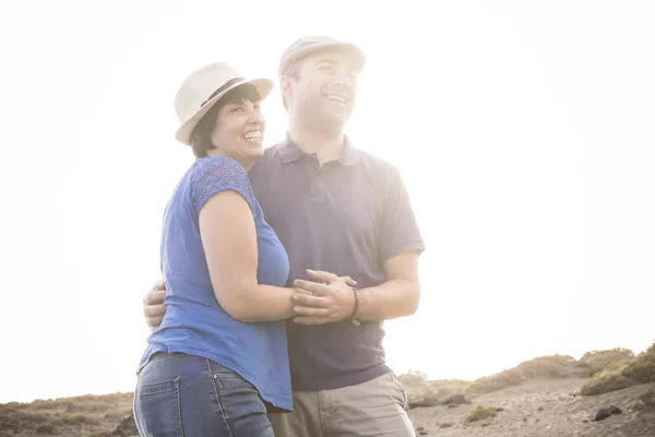 Beau Couple Caucasien Homme Femme Câlin Sourire Plein Air Dans — Photo