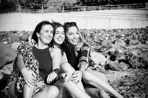 Group Beautiful Woman Young Speaking Smiling Aroud Stone Beach Tenerife — Stock Photo, Image