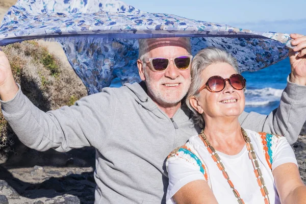 Buen Hombre Mujer Adulto Mayor Sonrisa Disfrutar Del Sol Durante — Foto de Stock