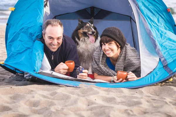 Familienporträt Für Alternative Urlaubszeit Sommer Strand Mit Zelt Schön Lächeln — Stockfoto