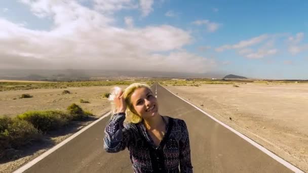 Traveler Woman Standing Road Sunshine — Stock Video