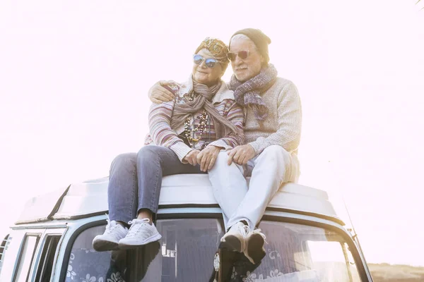 Viagens Alternativas Estilo Vida Pessoas Com Velho Casal Aposentado Sênior — Fotografia de Stock
