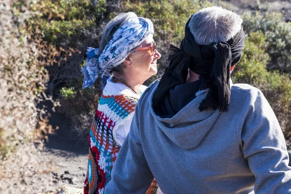 Aged Hippy People Viewed Back Sitting Together Total Freedom — Stock Photo, Image