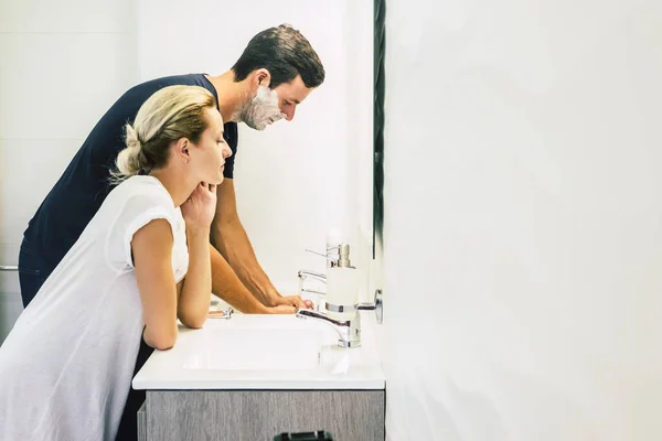 Estilo Vida Real Diário Para Jovens Casais Que Vivem Juntos — Fotografia de Stock