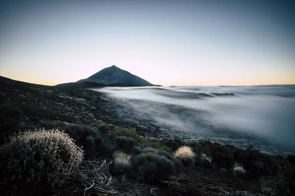 Scénická Krásná Příroda Krajina Horami Les Mraky — Stock fotografie