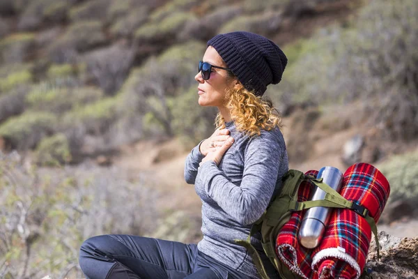 Beautiful Relaxed Caucasian Adult Woman Doing Some Break Outdoors — Stock Photo, Image