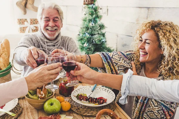 Groep Van Mensen Vrolijke Familie Hebben Plezier Allemaal Samen Thuis — Stockfoto