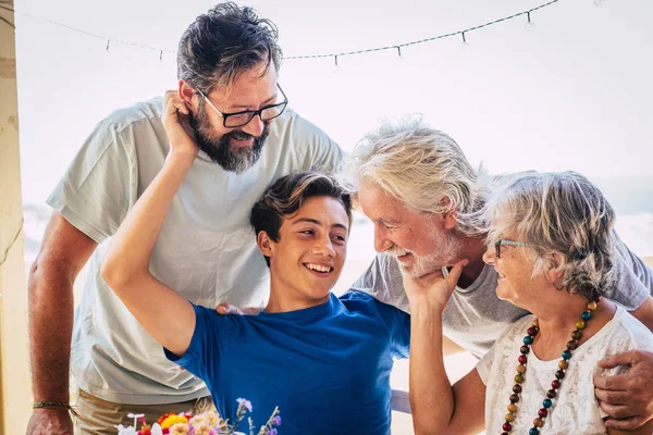 Familienporträt Einer Glücklichen Fröhlichen Familie Mit Drei Generationen Vom Enkel — Stockfoto