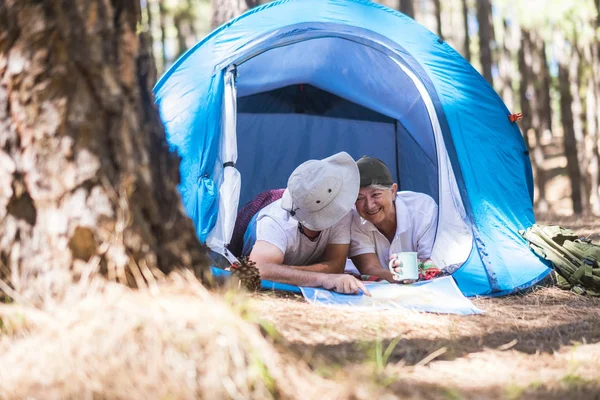 Alternative Travel Vacation Forest Senior Old Happy Cheerful Caucasian Couple — Stock Photo, Image