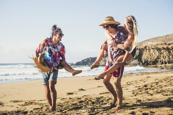 Concepto Amistad Felicidad Con Gente Alegre Feliz Divirtiéndose Juntos Amistad —  Fotos de Stock