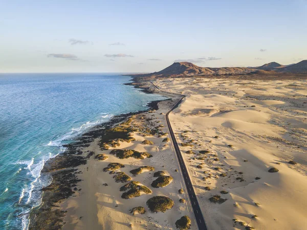 Flygfoto Över Vackra Tropiska Stranden Och Blå Havet Landskap Himlen — Stockfoto