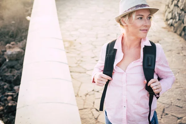 Concept Young Beautiful European Woman Travel Solo Backpack Enjoy Freedom — Stock Photo, Image