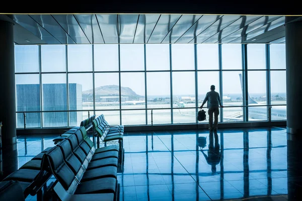 Einsamer Geschäftsmann Reist Und Wartet Gate Des Flughafens Konzept Der — Stockfoto