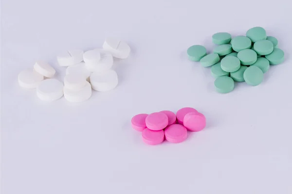 Tabletki leku różne kolory — Zdjęcie stockowe